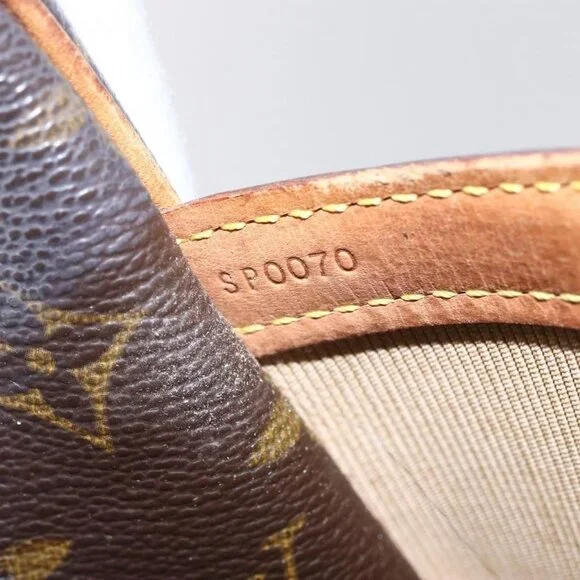 Authentic LOUIS VUITTON Monogram Reporter PM Shoulder Bag M45254 LV - Picture 4 of 16